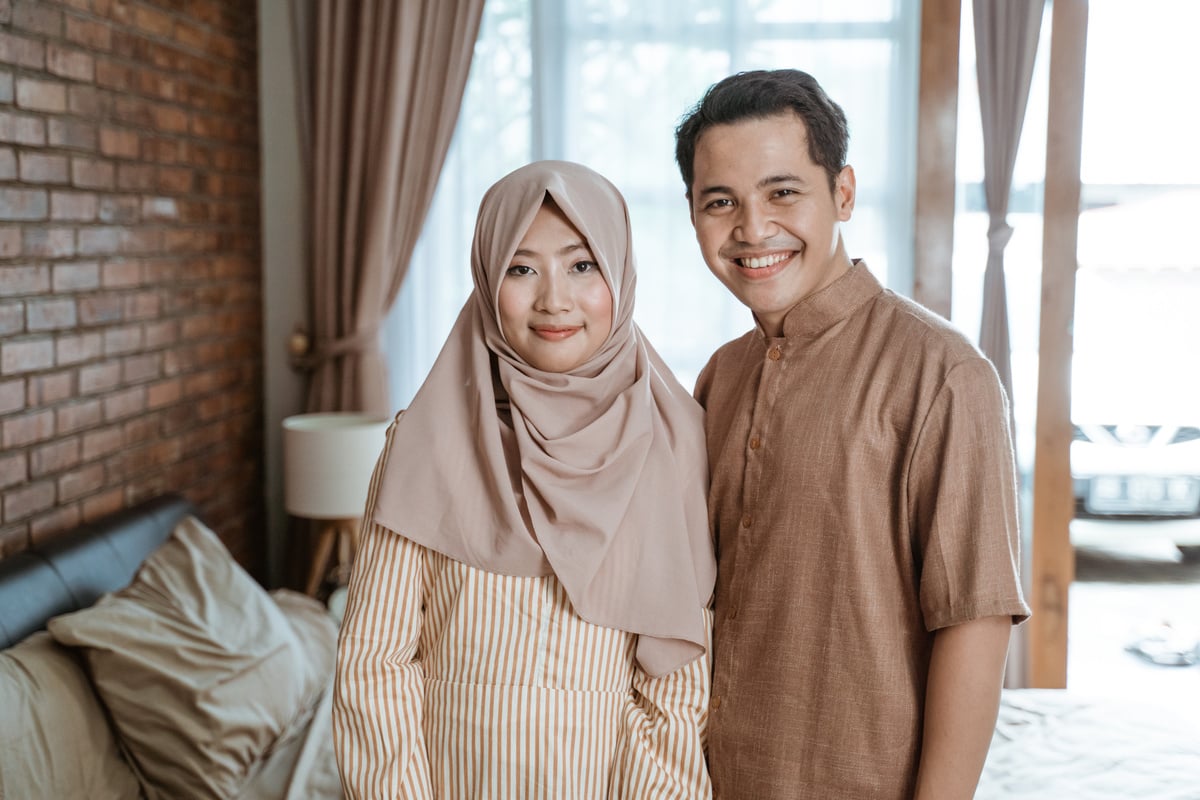 Asian Muslim Couples Smile Happily When Looking at the Camera